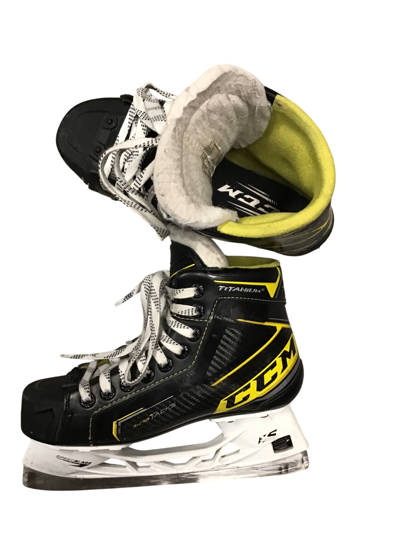 CCM Super Tacks Titanium 3 Skridskor 23,5 cm Svart gul