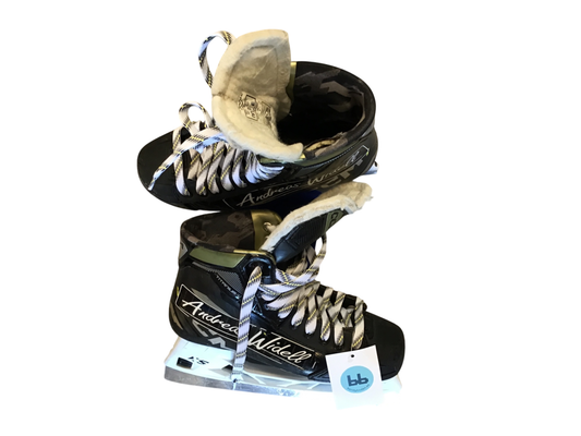 CCM Super Tacks Titanium V Skridskor 26 cm Black with white and yellow accents