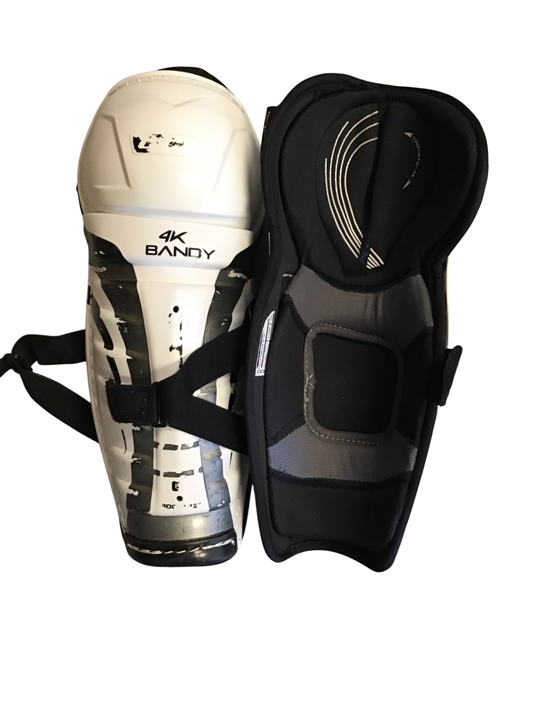 CCM 4K Bandy Benskydd 30 cm