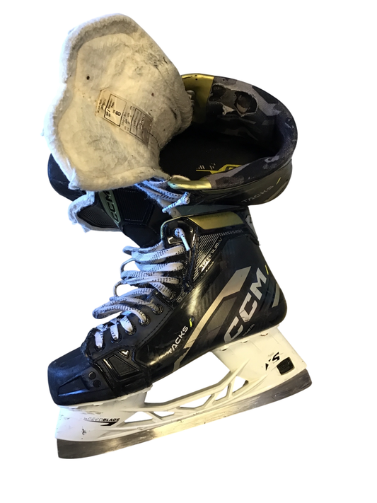 CCM Super Tacks Titanium V Skridskor 27 cm Svart grå